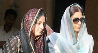 PIX: Tabu, Farah at Dara Singh's wife's funeral