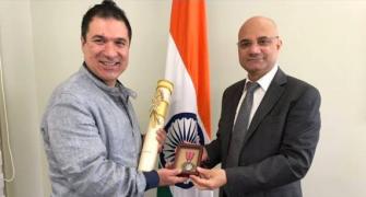 Kader Khan's son receives Padma Shri in Toronto