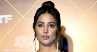 Hina Gets Bold At Awards Show