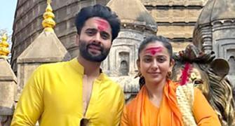 Rakul-Jackky Seek Blessings