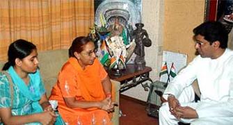 Pic: Sarabjit's family meets Raj Thackeray