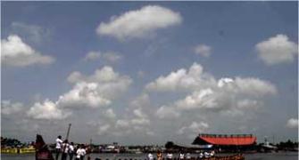 Sonia Gandhi enjoys drama at snake boat race