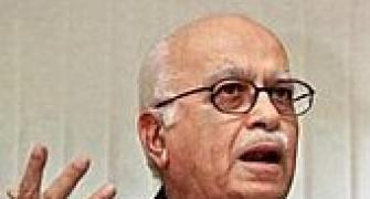 Govt couldn't break oppn unity this time: Advani