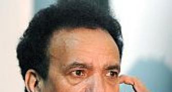 Arrest warrant for Pak Minister Rehman Malik