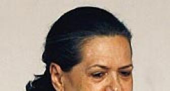 Sonia to head Cong campaign panel for LS polls
