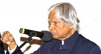 Kalam bowls US students over