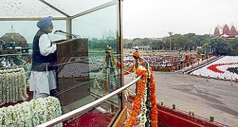 PM unfurls the tricolour at Red Fort