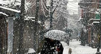 Season's first snowfall brings cheer to Kashmir
