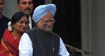 Pic: PM Dr Singh honours India's bravest kids