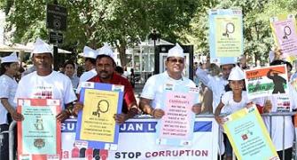 To back Anna, Indians demonstrate outside UN