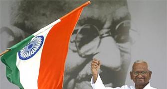 Hazare awaits govt's response, refuses IV drip