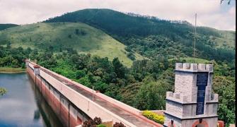 Mullaperiyar dam worries Kerala; CM writes to Jaya