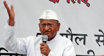 Anna Hazare sits on one-day fast at Jantar Mantar