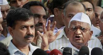 Hazare slams Kejriwal, says politics split movement