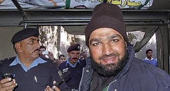 Governor's killer a holy warrior, say Pak clerics
