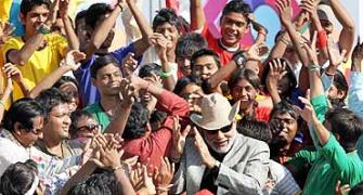 Modi enthralls audience at kite festival