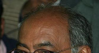 Digvijay sends another letter to Hazare, raises RSS issue