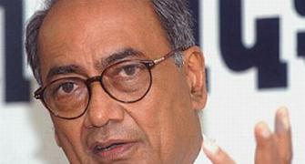 'Ramdev treatment' for Anna if he fasts: Digvijay