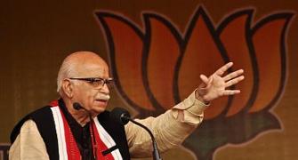 Cong doing nothing to bring back black money, says Advani