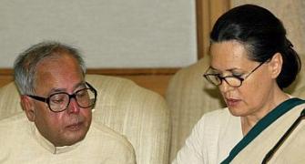 Sonia meets 'troubleshooter' Pranab, discusses LoC firing