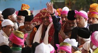 PICS: Zardari offers prayers at Ajmer; donates $1 million
