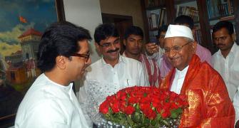 Team Anna divided over Hazare's praise for MNS chief