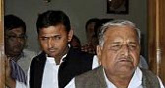 SC orders CBI to continue probe against Mulayam, Akhilesh