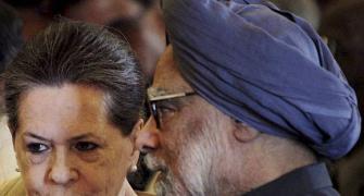 Whole party is behind Manmohan Singh, says Sonia