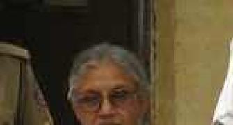 Delhi rape: CM meets Shinde, says rationalise VIP security