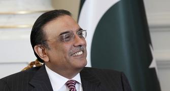 Zardari-quitting buzz gets louder, spokesman says NO
