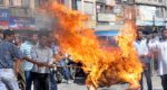 Fresh violence in Assam, CM's effigy burnt