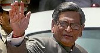 S M Krishna quits Cabinet to give PM a free hand