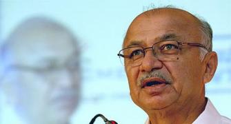Shinde reviews cross-LoC trade in Jammu and Kashmir
