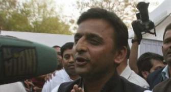 In Lucknow, Akhilesh does a Kejriwal