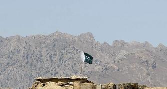 Pak troops pound Indian posts on Republic Day