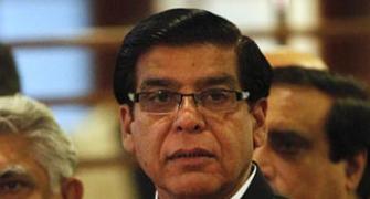 Pak SC adjourns case into PM's alleged graft