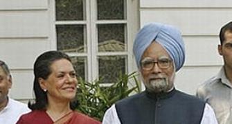 Sonia asks Congress CMs to roll out food scheme