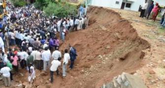 Six killed in Hyderabad wall collapse