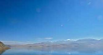 Khurshid, Chinese foreign minister discuss Ladakh incursion