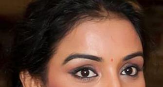 Actress Shweta Menon molested at Kerala boat race?