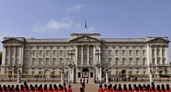 Buckingham Palace breached, 2 held