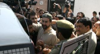Mirwaiz Umar Farooq detained on way to Shopian