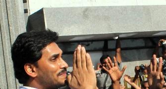 Jagan brings thousands of anti-Telangana protestors to Delhi