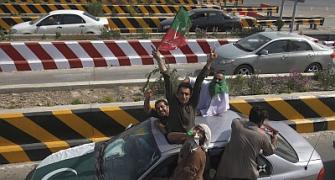 Pak anti-govt protesters march on; shots fired at Imran