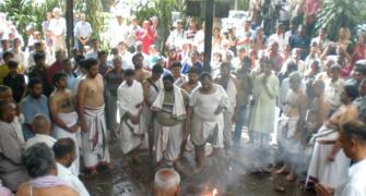 BKS Iyengar cremated amid Vedic chants