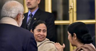 Bitter rivals Modi and Mamata all smiles at Pranab's dinner