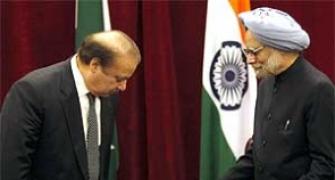 Pakistan PM Sharif invites India to hold talks on Kashmir
