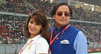 If Swamy knows Sunanda's murderer, let him tell police: Tharoor