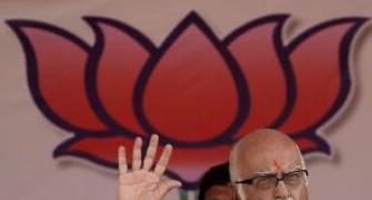 Advani praises Modi but cautions against over confidence