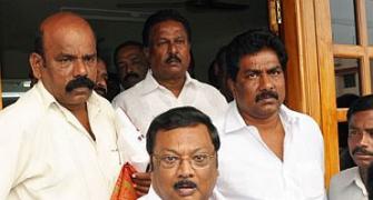 Open defiance in DMK, 3 MPs call on Alagiri